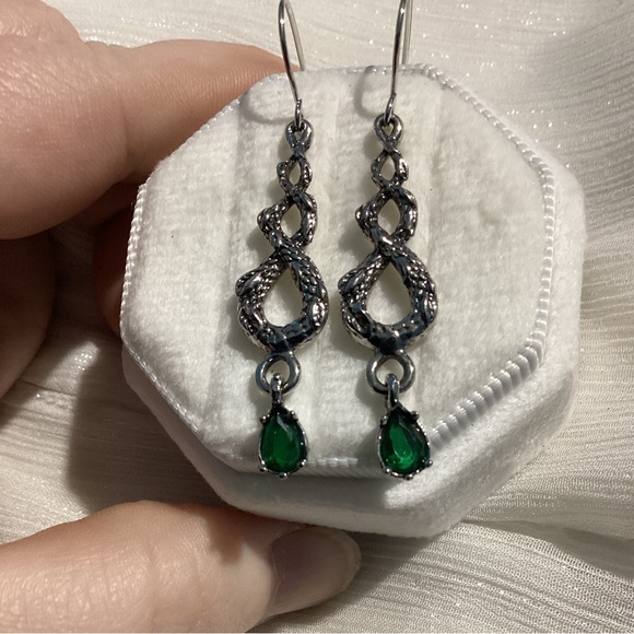 💋Antique Silver Twisted Etched Hook Drop Earrings - Picture 12 of 16